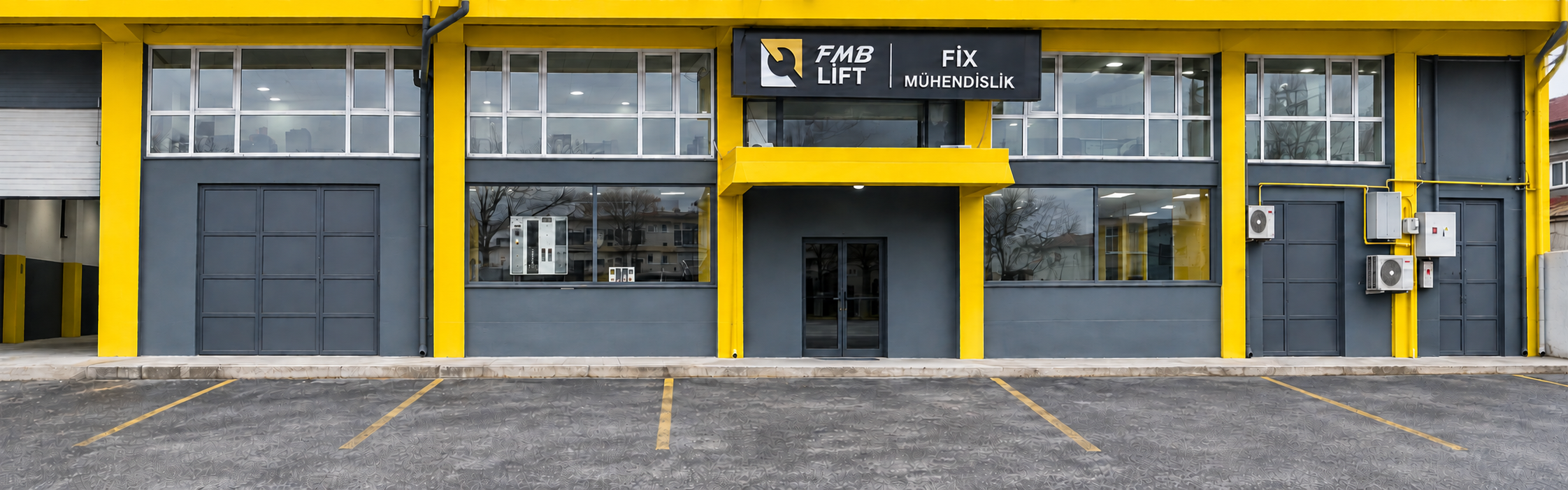 Fix Mühendislik merkez binasının sarı ve gri cephesi